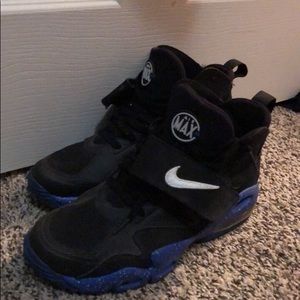 Blue and black nike air max’s size 9 fast delivery